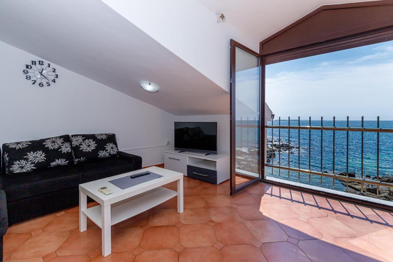 Cuvi Beach Apartments Rovinj Buitenkant foto