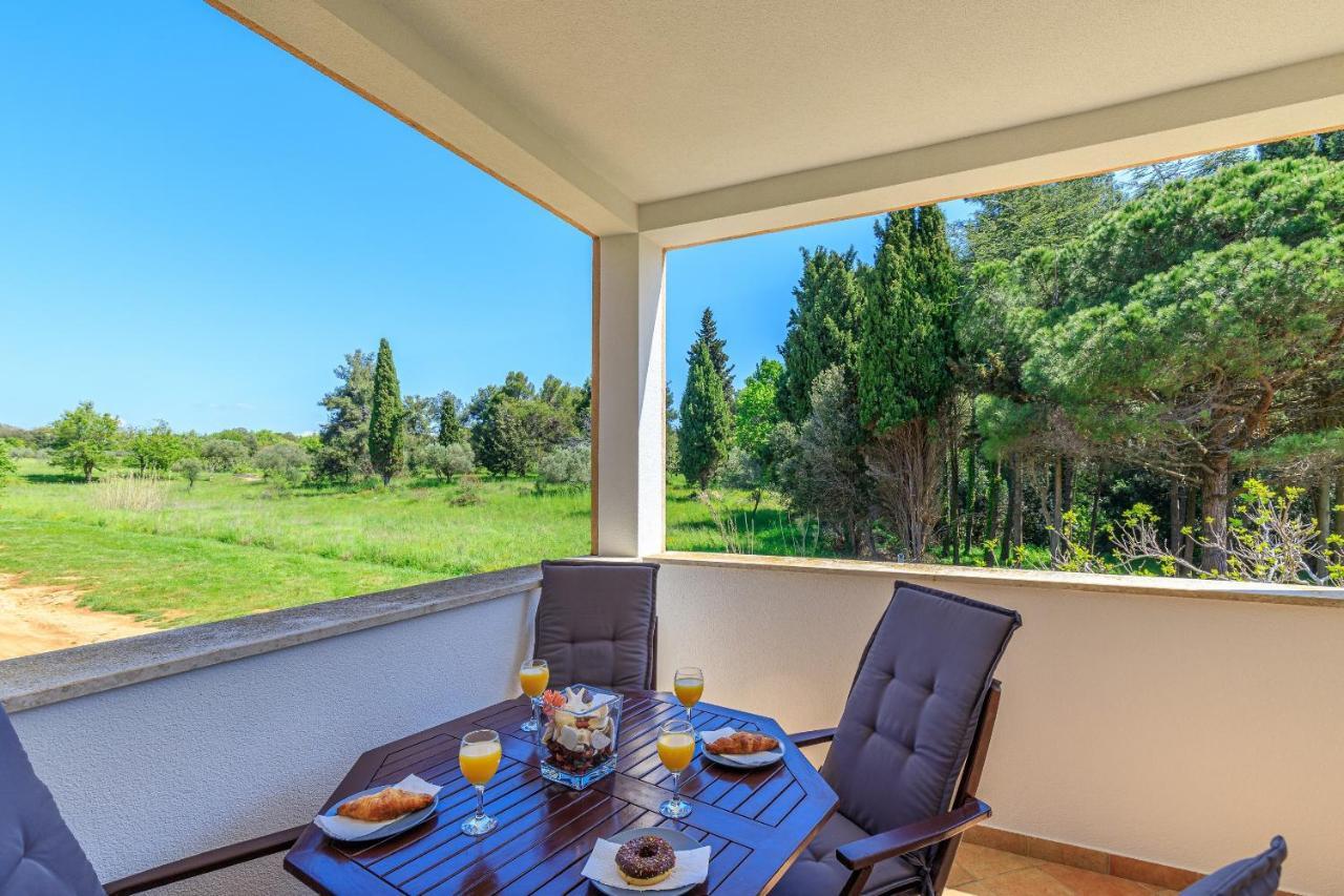 Cuvi Beach Apartments Rovinj Buitenkant foto
